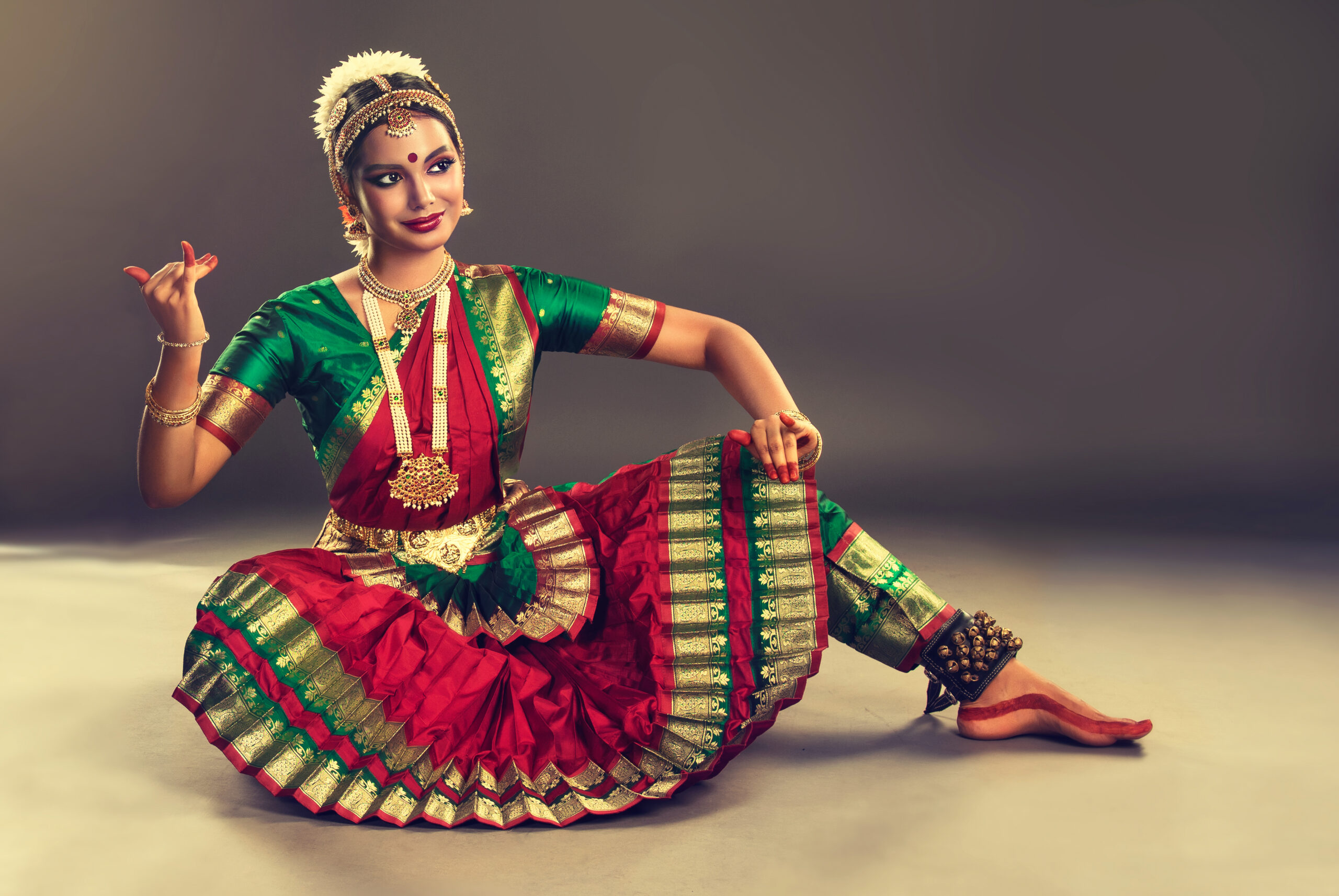Young Dancer Classical Indian Dance Dressed Traditional Suit Is Demonstrating One Pose Scaled 1